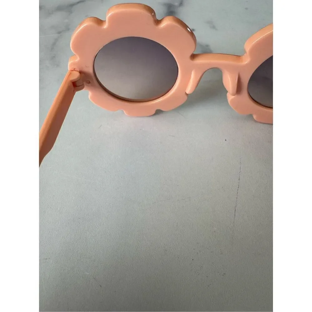 Lacey Lane coral sunnies flower shaped sunglasses girls 2-5 year summertime 70s